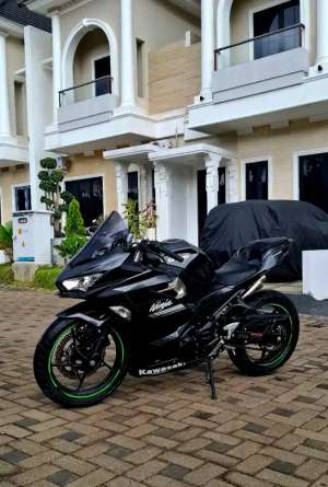 Jual bekas LOW ODO 7200NINJA 250 2022,lokasi di Malang Kab.