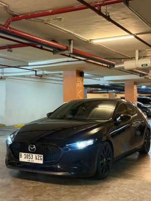 Jual bekas Mazda 3 Hatchback 2024 Black Hitam 2023 Mazda 3 2025 Jual Cepet Bu,lokasi di Jakarta Timur