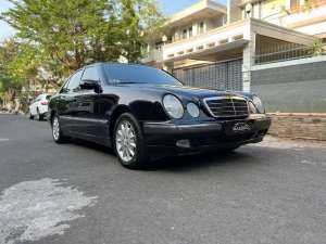 Jual bekas Mercedes Benz 2000 E320 23rb KM ONLY Paling antik satu Jakarta,lokasi di Jakarta Barat