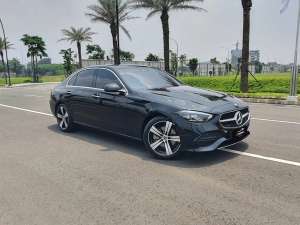 Jual bekas MERCEDES BENZ C200 AVG FACELIFT 2022 W206 HITAM 2023,lokasi di Jakarta Selatan