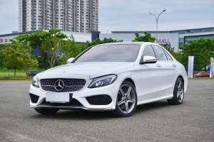 Jual bekas Mercedes Benz C300 W205 AMG 2017 Putih Mulus Promo Low DP Best Deal,lokasi di Jakarta Selatan