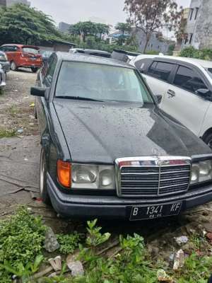 Jual bekas Mercedes-Benz E200 1988 Bensin,lokasi di Jakarta Pusat