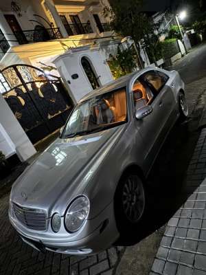Jual bekas Mercedes-Benz E200 2003 Bensin,lokasi di Jakarta Timur