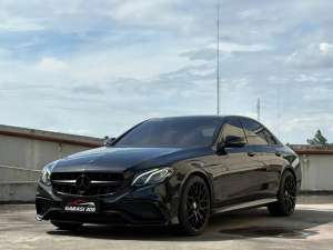Jual bekas Mercedes Benz E300 2.0 AMG Line 2017 W213 KM 41rb Warna Hitam,lokasi di Jakarta Selatan