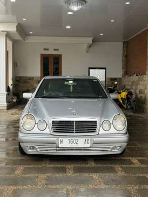 Jual bekas Mercedes Benz E320 1996,lokasi di Malang Kota