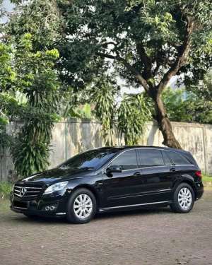Jual bekas Mercedes Benz R300 Hitam 2011 Antik Simpan Tdp Murmer Menarik Bu Baru,lokasi di Tangerang Kota