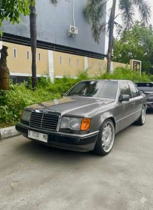 Jual bekas Mercedes Benz w124 300E SPC Automatic,lokasi di Makassar Kota