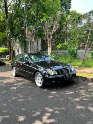 Jual bekas Mercedes Benz W203 C240 Elegance V6 tahun 2005,lokasi di  