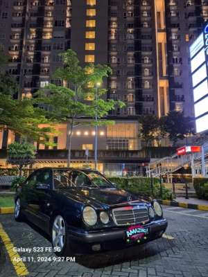 Jual bekas Mercedes Benz W210 type classic jarang ada,lokasi di Tangerang Kota