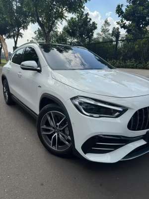 Jual bekas mercedes gla35 gla 35 nik 2022 reg 2023 low kmlike newperfect,lokasi di Jakarta Selatan