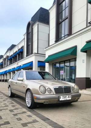Jual bekas MERCEDEZ-BENZ E320,lokasi di Tangerang Kab.