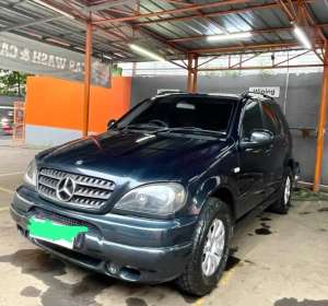 Jual bekas Mercy ML320 Hitam Sunroof 4WD Matic Interior warna Beige Rare item,lokasi di Jakarta Selatan