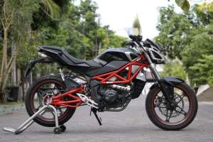 Jual bekas MINERVA NAKED 250 2018 KM LOW 71 PERAK LIKE NEW,lokasi di Surabaya Kota