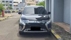 Jual bekas Mitsubishi Outlander 2.4 PHEV Hybrid 4x4 AWD Hitam 2019 Low Km Record,lokasi di  ,Jakarta Pusat
