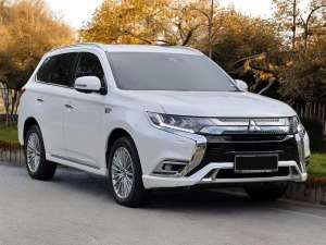 Jual bekas Mitsubishi Outlander PHEV 2.4 Ultimate Hybrid At 2019 km - 20.000,lokasi di Surabaya Kota