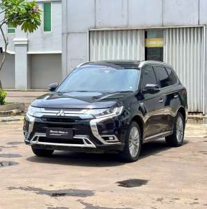 Jual bekas Mitsubishi Outlander PHEV AWD 2.4 2019,lokasi di Jakarta Pusat