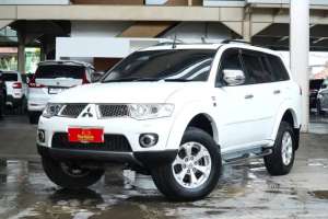 Jual bekas Mitsubishi Pajero Dakar 4x4 Matic Solar 2012 Putih AT diesel DP minim,lokasi di  