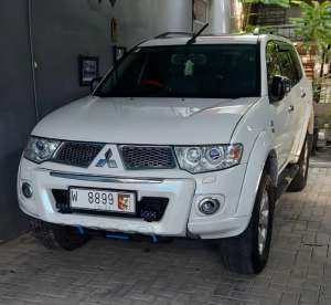 Jual bekas Mitsubishi Pajero Sport 4x4 Dakar 2012 Disel Solar Putih Surabaya,lokasi di Surabaya Kota