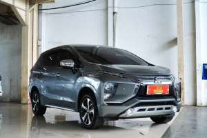 Jual bekas Mitsubishi Xpander Ultimate 1.5 Matic tahun 2019 silver Abu abu AT,lokasi di  