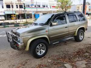 Jual bekas Mobil Nissan Terrano Spirit Tahun 2001 Bensin,lokasi di Sarolangun Kab.