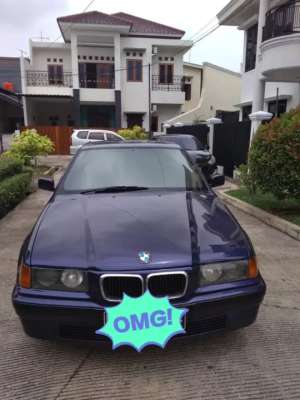 Mobil rawatanBmw 318i E 36 1998 wrn biru manual transmisi , tersedia melalui melalui situs Olx