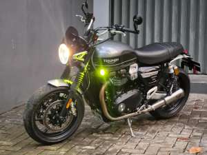 Jual bekas Moge Naked Triumph Speed Twin 1200 th 2020 Modif Ohlins Zard Siap Gas,lokasi di Bekasi Kota