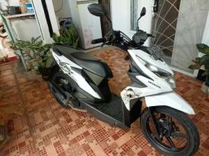 Jual bekas MOTOR HONDA BEAT 2017 MULUS RENDAH KILOMETER SEMUA PART ASLI ORIGINAL,lokasi di Makassar Kota