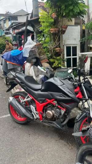 Jual bekas Motor Honda CB150R,lokasi di Surabaya Kota