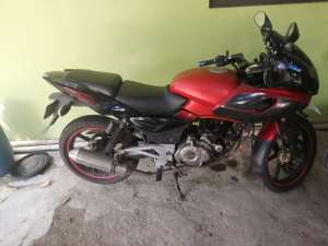 Jual bekas Motor Pulsar 220f,lokasi di Bogor Kab.