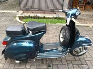 Jual bekas Motor Vespa Super 1976 biru hijau metalic kondisi istimewa,lokasi di Bekasi Kota