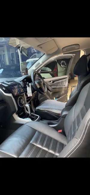 Jual bekas MU-X , I-Series, cocok jalan jauh, SOLAR Biasa, Irit Siap Pakai,lokasi di Bandar Lampung Kota