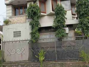 MURAH DISEWAKAN RUMAH USAHA SURABAYA SELATAN lokasi di Surabaya Kota, tersedia melalui melalui situs Olx