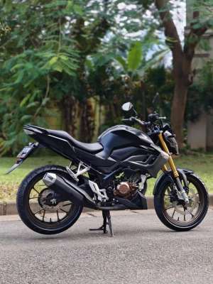 Jual bekas NAKED IDAMAN HONDA NEW CB150R 2022 HITAM KM 4K PAJAK HIDUP NO MINUS,lokasi di  ,Tangerang Kab.