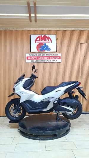 Jual bekas NEW ADV 160 CBS, 2025, KM LOW, BS TT, KREDIVO, CC, CASH KREDIT,lokasi di Jakarta Selatan