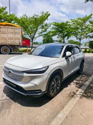Jual bekas new hrv se putih mulus istimewa,lokasi di Jakarta