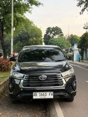 Jual bekas New Innova Reborn 2.4 Solar AT KM 1000 perak,lokasi di Sukoharjo Kab.