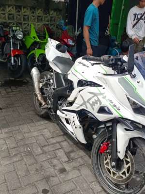 Jual bekas Ninja 2011 modifikasi zx,lokasi di Bandung Kota
