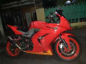Jual bekas Ninja 250 cc karbu orisinil,lokasi di Jakarta Selatan