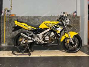 Jual bekas NINJA R 2013 PUTIH ALBINO CONVERT SS KUNING,lokasi di Jakarta Timur