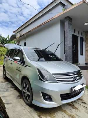 Nissan Grand Livina lokasi di Kotabaru Kab., tersedia melalui melalui situs Olx