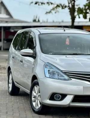 Jual bekas Nissan Grand Livina SV 2014 Automatic Istimewa,lokasi di Demak Kab.