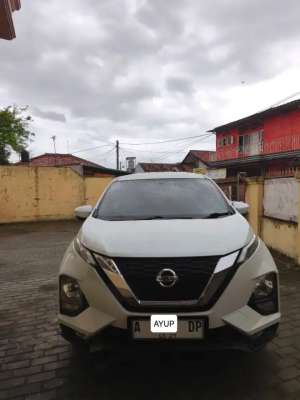 Jual bekas Nissan Livina VE automatic 2019,lokasi di Serang Kota