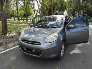 NISSAN MARCH TAHUN 2011 , tersedia melalui melalui situs Olx