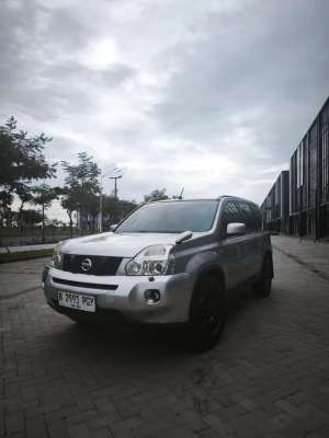 Jual bekas Nissan X-Trail 2010 Bensin,lokasi di Tangerang Kab.