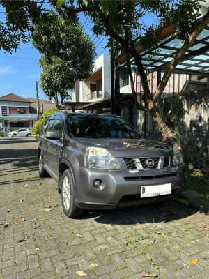 Jual bekas Nissan X-Trail 2010 Bensin,lokasi di Bandung Kota