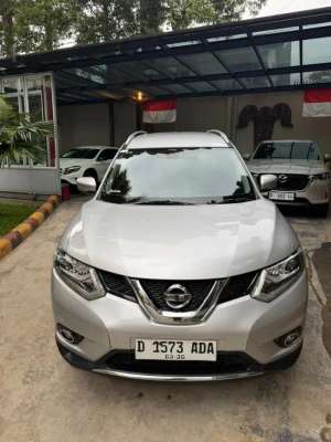 Jual bekas Nissan xtrail 2.5 at 2015 silver km 67rb,lokasi di Bandung Kota