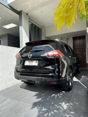 Jual bekas NISSAN XTRAIL NIK 2014 PEMAKAIAN 2015 HITAM MURAH,lokasi di Malang Kota