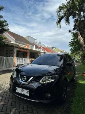 Jual bekas NISSAN XTRAIL NIK 2014 PEMAKAIAN 2015 HITAM BAGUS MURAH,lokasi di Malang Kota