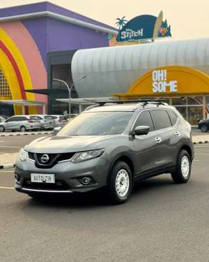 Jual bekas Nissan Xtrail ST Grey 2015 Tdp Murmer Ori Menarik Bu Antik Simpan Baru,lokasi di Tangerang Kota