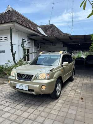 Jual bekas Nissan Xtrail T30 2,5 matic th2004 plat H pajak hidup,lokasi di Yogyakarta Kota